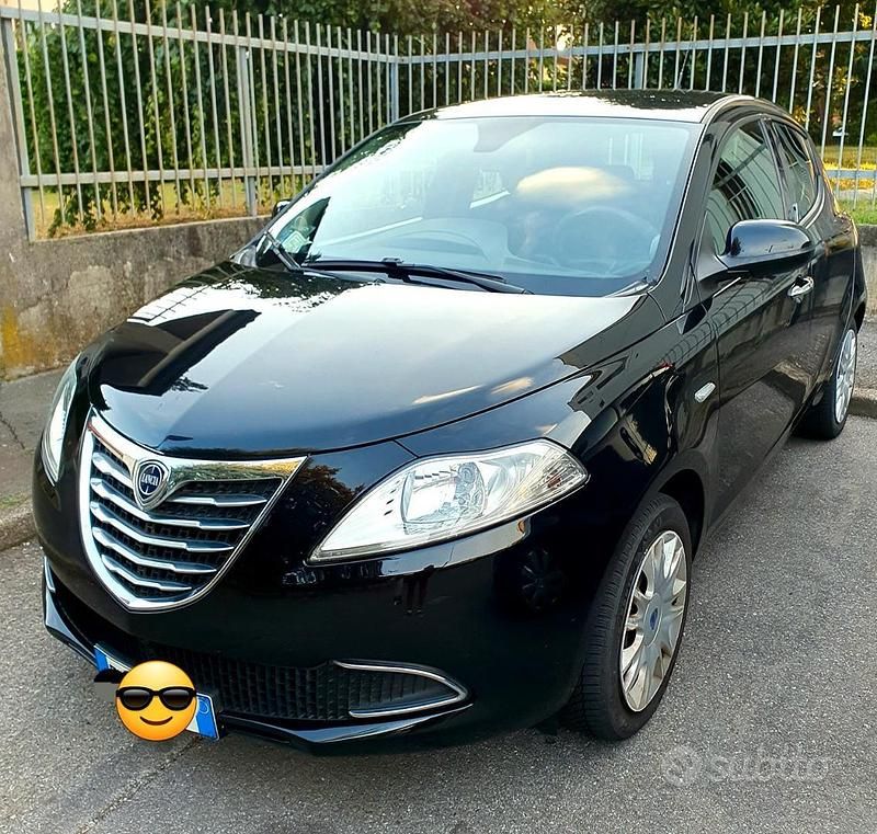 Usata Lancia Ypsilon 69 CV (50 kW) 2014 Nero Utilitaria