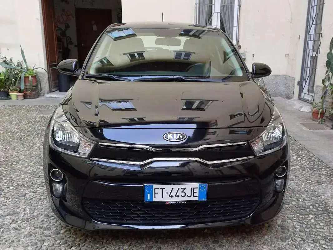 Usata Kia Rio 84 CV (61 kW) 2019 Nero Berlina