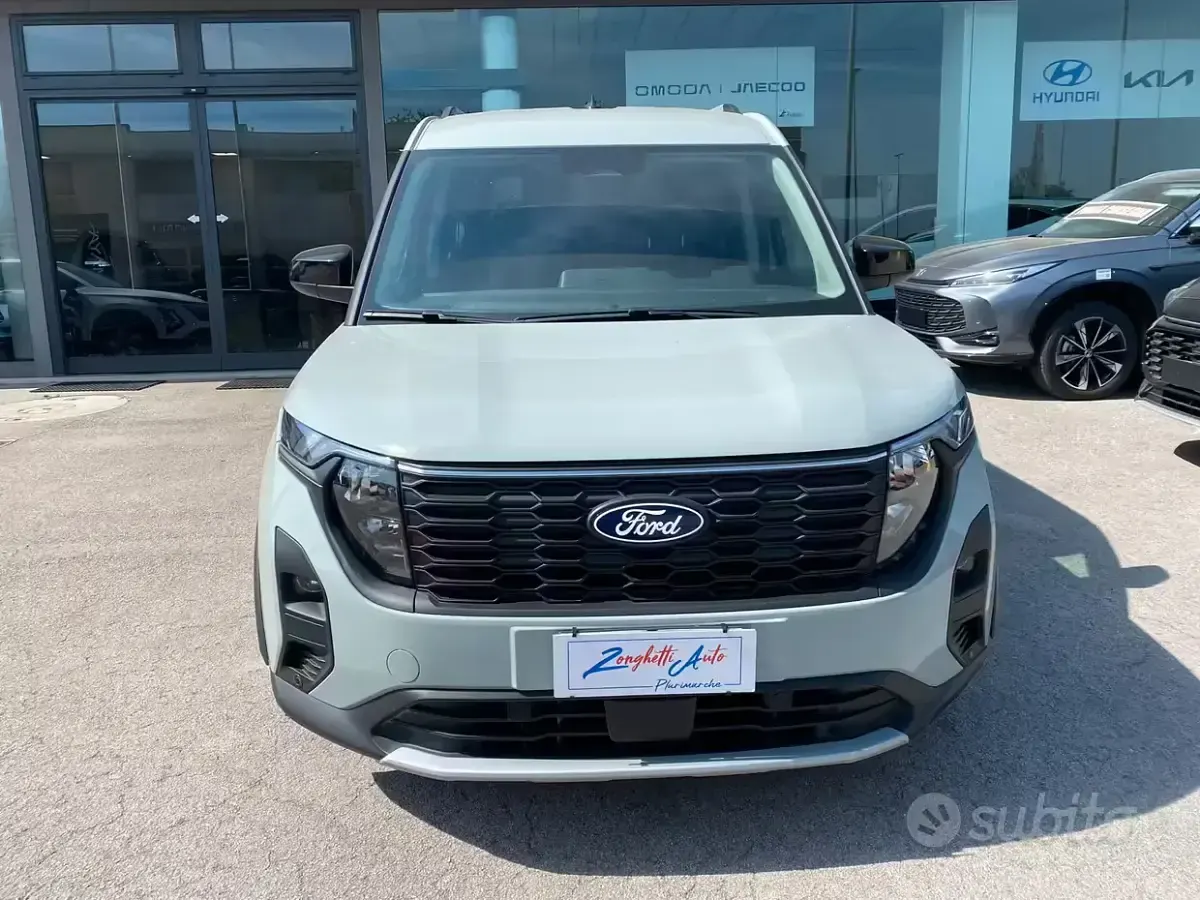 Usata Ford Tourneo Courier 125 CV (91 kW) 2024 Verde Monovolume