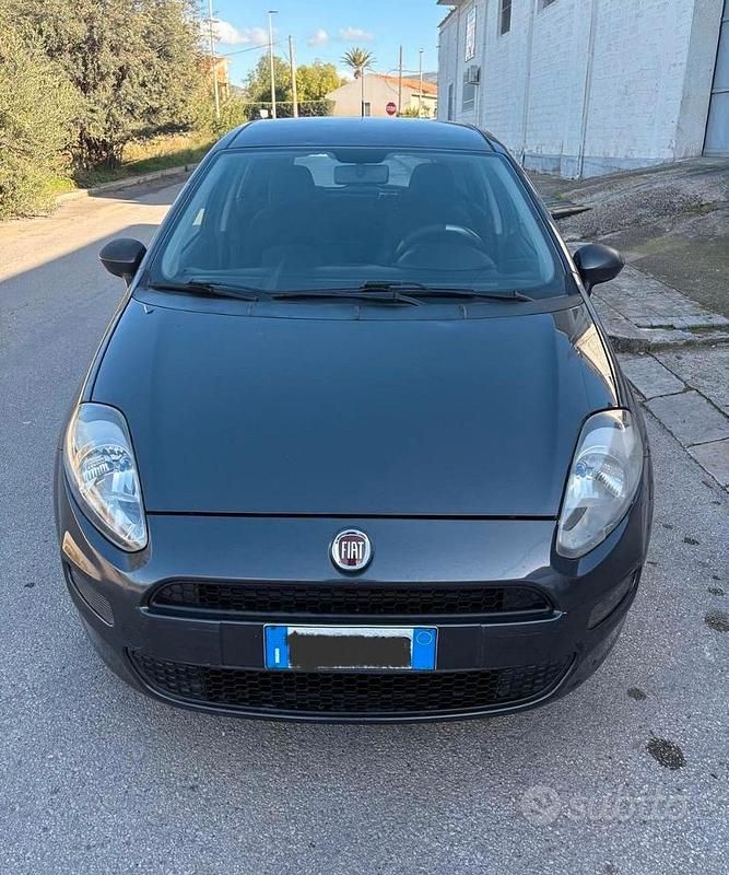 Usata Fiat Punto Lounge 75 CV (55 kW) 2014 Grigio Berlina