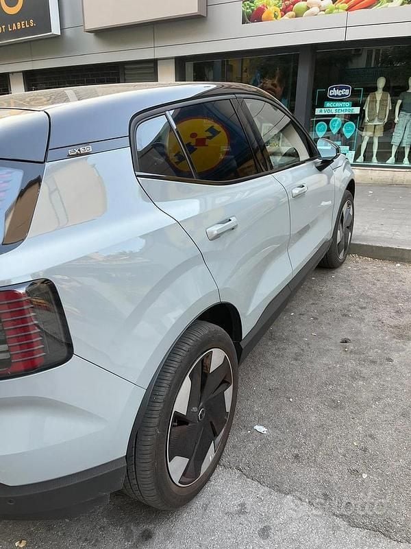 Usata Volvo EX30 200 kW (272 CV) 2024 Grigio SUV