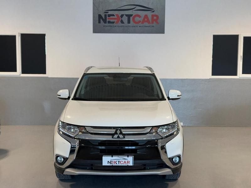 Usata Mitsubishi Outlander 149 CV (109 kW) 2015 Bianco SUV