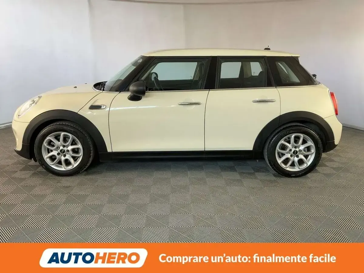 Begagnad Mini ONE 102 HK (75 kW) 2017 Vit Halvkombi