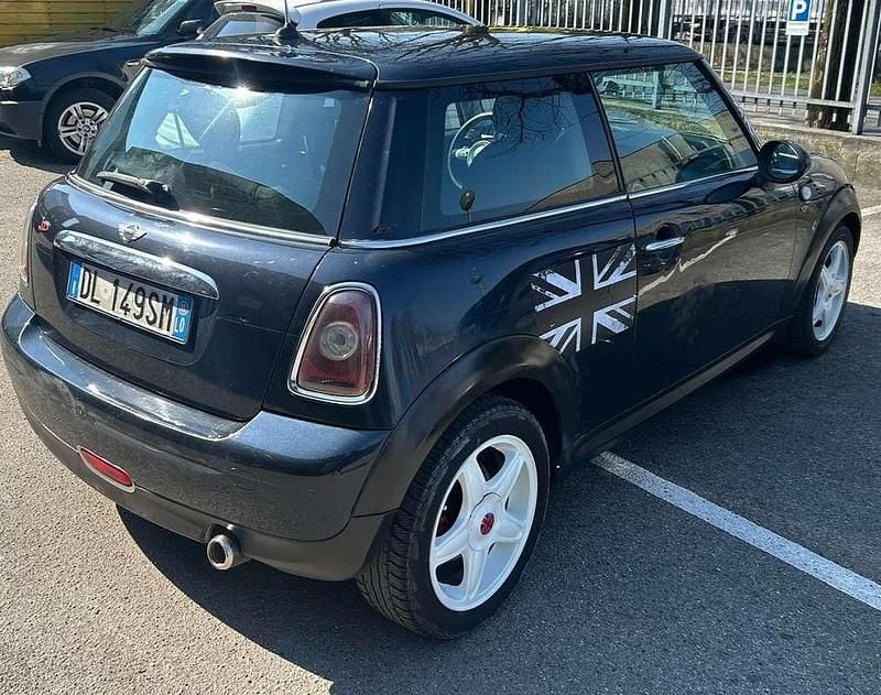 Usata Mini Cooper D 109 CV (80 kW) 2007 Nero Utilitaria