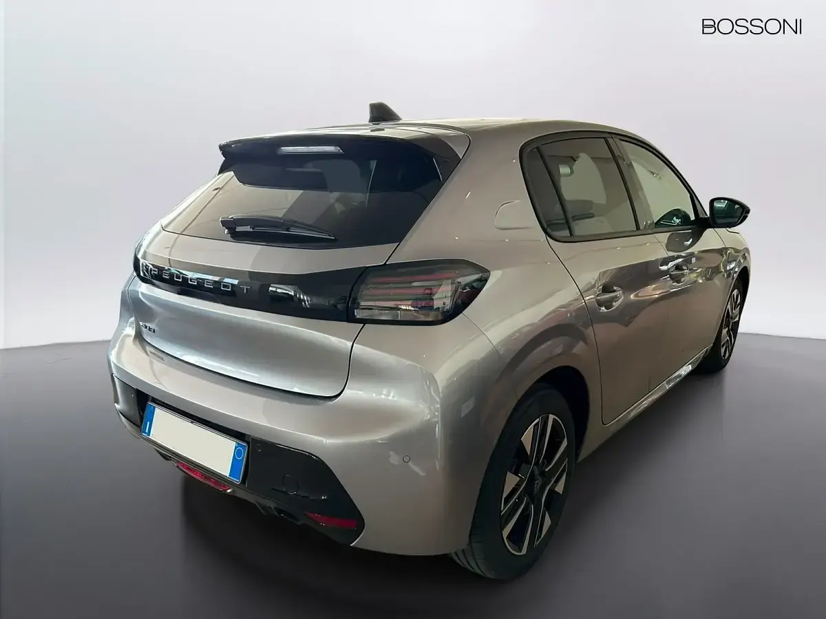 Usata Peugeot 208 Allure 101 CV (74 kW) 2025 Grigio Utilitaria