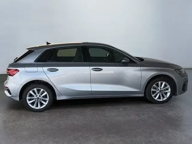 Usata Audi A3 Sportback Business 116 CV (85 kW) 2024 Argento floret metallizzato Utilitaria