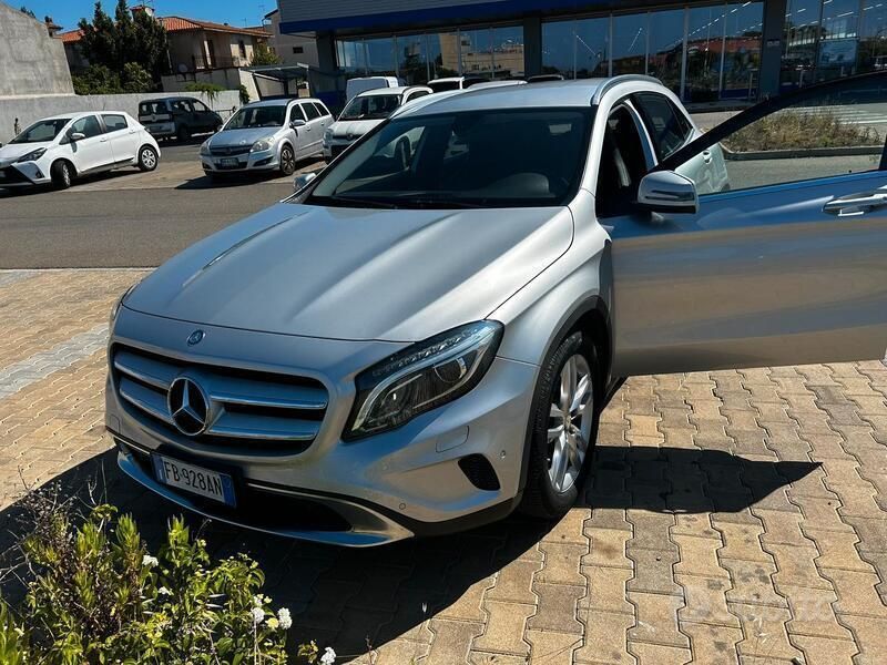Usata Mercedes GLA200 136 CV (100 kW) 2015 Grigio SUV