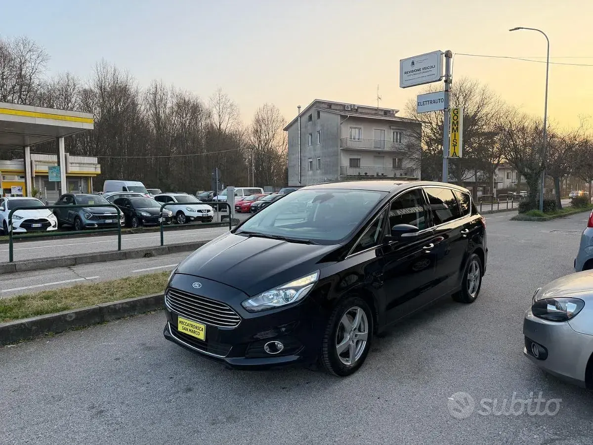 Usata Ford S-MAX S 179 CV (131 kW) 2017 Nero Monovolume