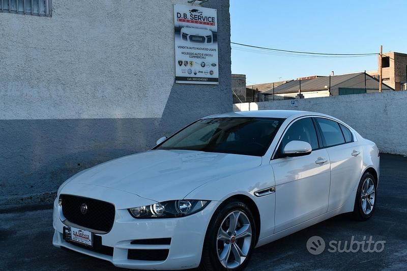 Usata Jaguar XE 179 CV (131 kW) 2016 Bianco Berlina