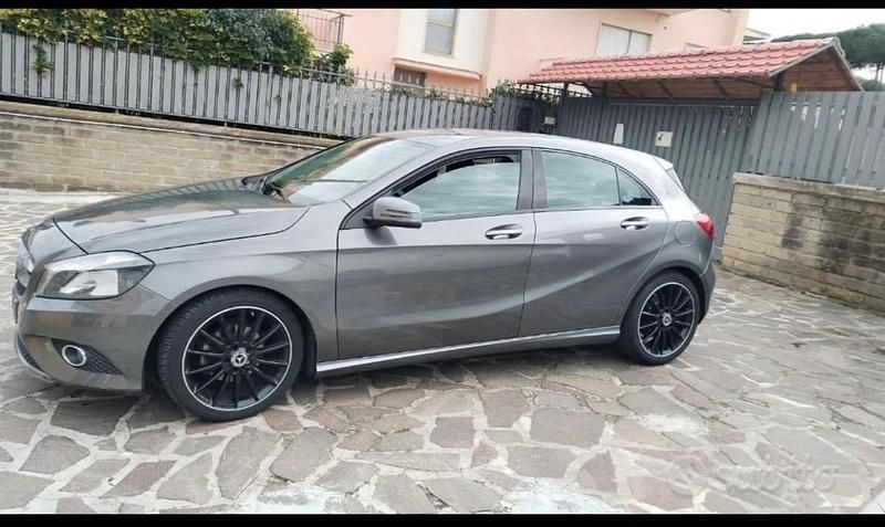 Usata Mercedes A160 90 CV (66 kW) 2015 Marrone Monovolume