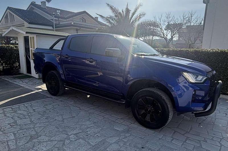 Usata Isuzu D-Max 163 CV (119 kW) 2022 Blu/azzurro Pick-up