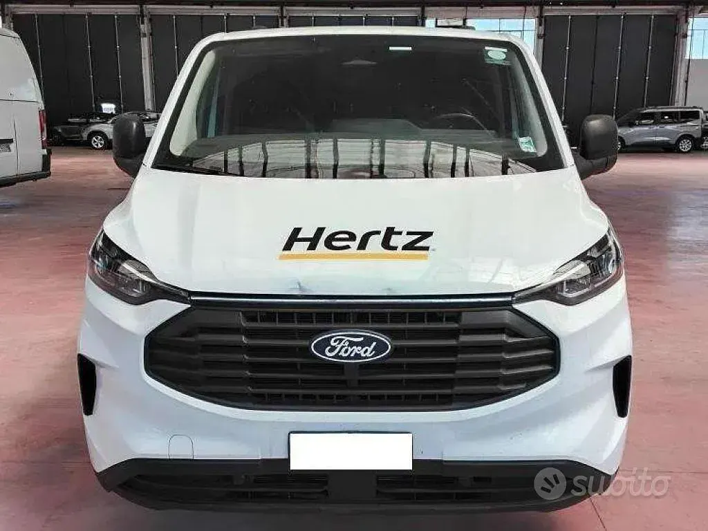 Usata Ford Transit Custom Trend 136 CV (100 kW) 2024 Frozen white Furgone