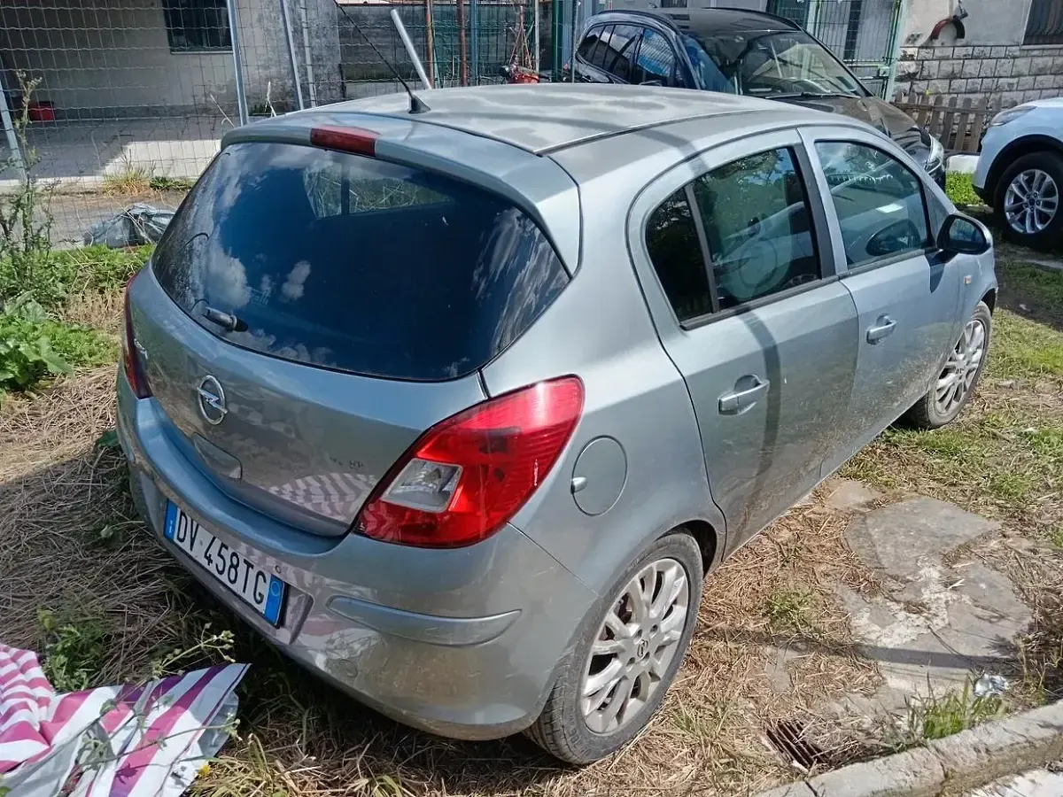 Usata Opel Corsa Enjoy 75 CV (55 kW) 2009 Grigio Utilitaria
