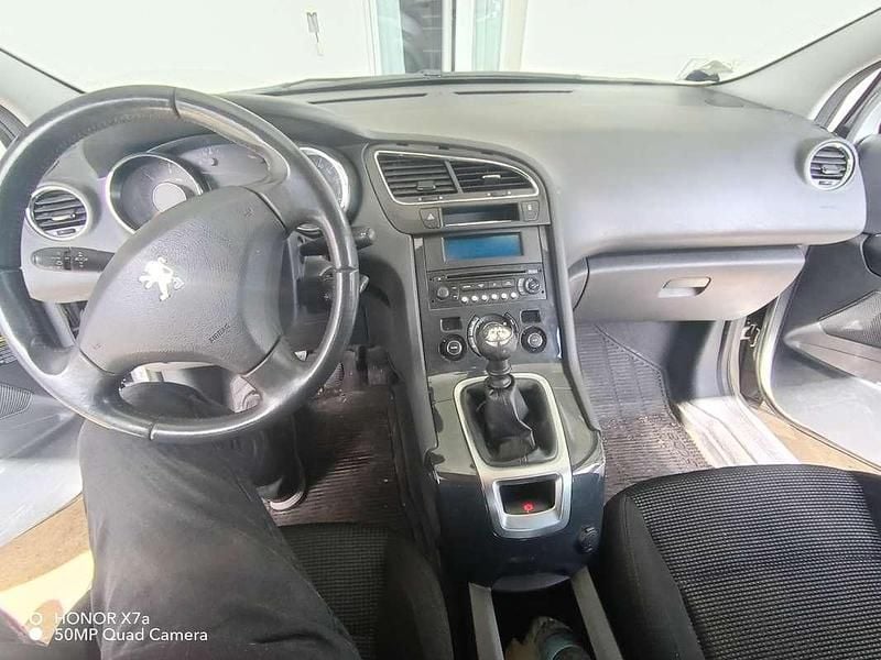 Usata Peugeot 5008 Active 114 CV (83 kW) 2013 Grigio Monovolume