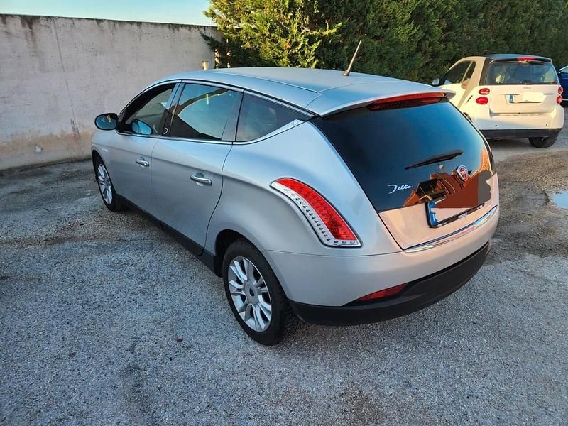 Usata Lancia Delta Gold 119 CV (87 kW) 2013 Argento Utilitaria