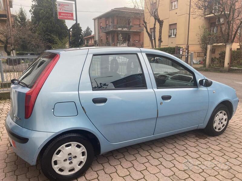 Usato 2001 Fiat Punto 1.2 Benzin 60 CV (2.250 €)