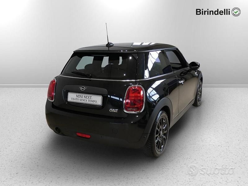 Usata Mini ONE 75 CV (55 kW) 2019 Midnight black metallizzato Utilitaria