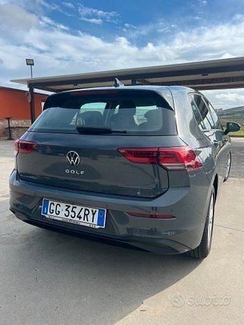 Usata VW Golf VIII Style 116 CV (85 kW) 2021 Grigio Berlina