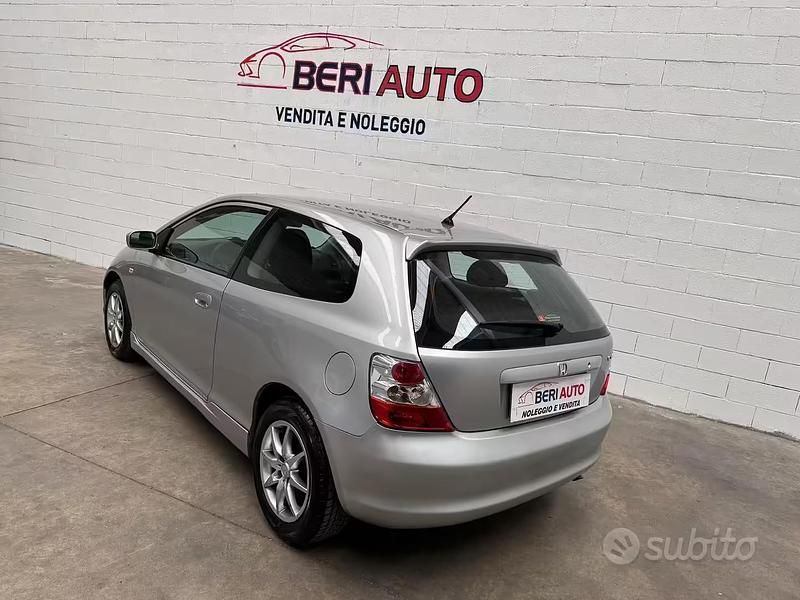Usata Honda Civic 90 CV (66 kW) 2004 Grigio Berlina