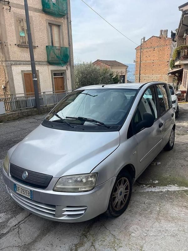 Usata Fiat Multipla 120 CV (88 kW) 2006 Grigio Monovolume