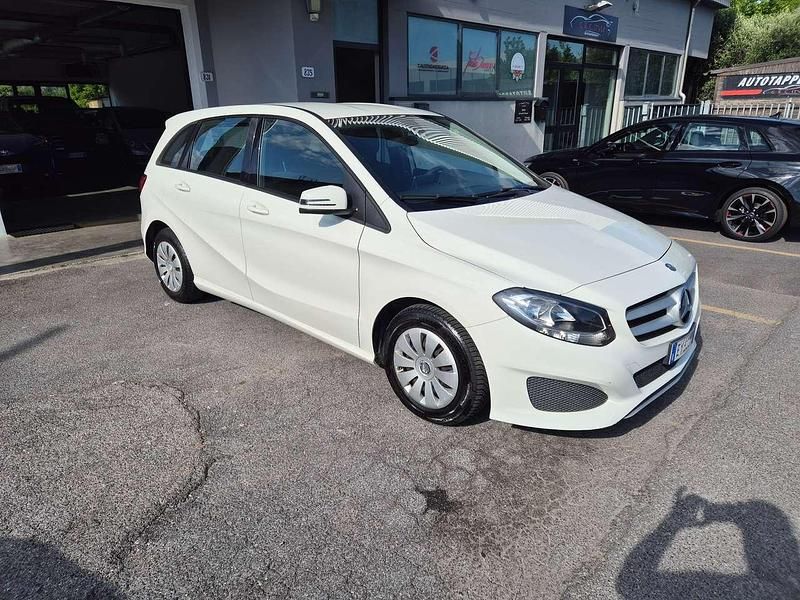 Usata Mercedes B180 Premium 109 CV (80 kW) 2015 Beige Monovolume