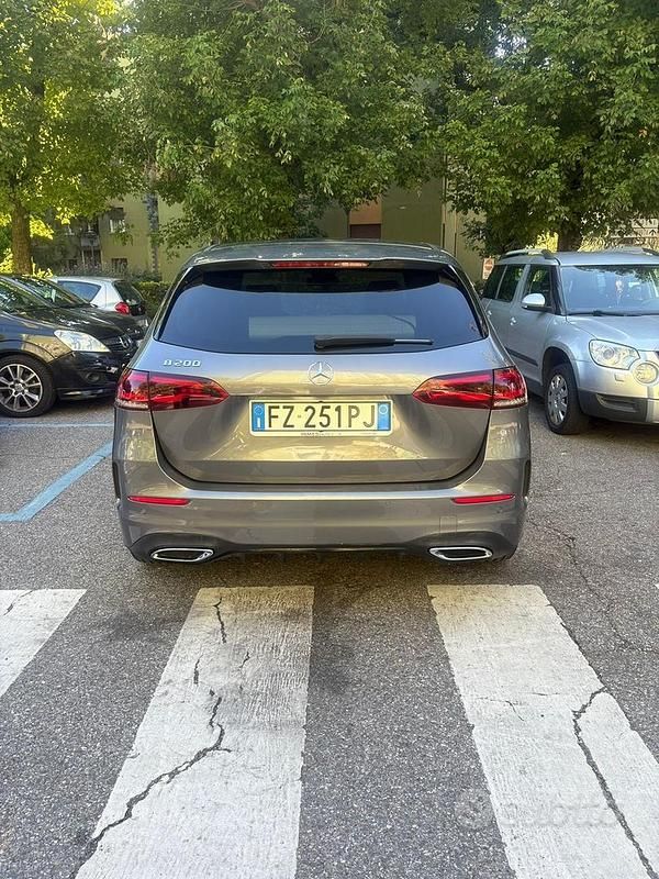 Usata Mercedes B200 AMG 163 CV (119 kW) 2019 Grigio Monovolume