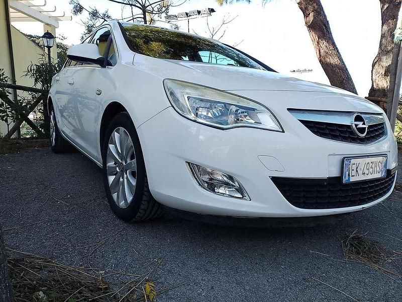 Usata Opel Astra Cosmo 165 CV (121 kW) 2011 Bianco Station wagon