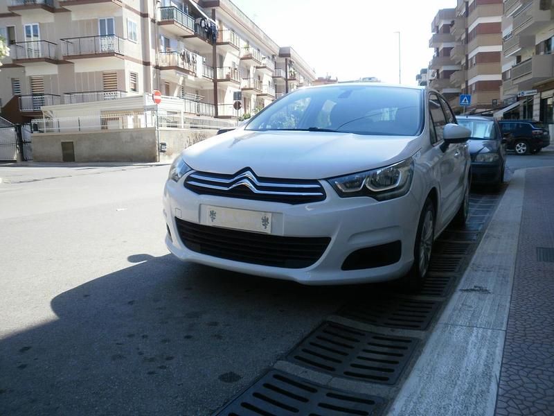 Bianco Usata 2016 Citroën C4 Feel Tre volumi | 8500 € (Buon prezzo) - Immagine 1/4