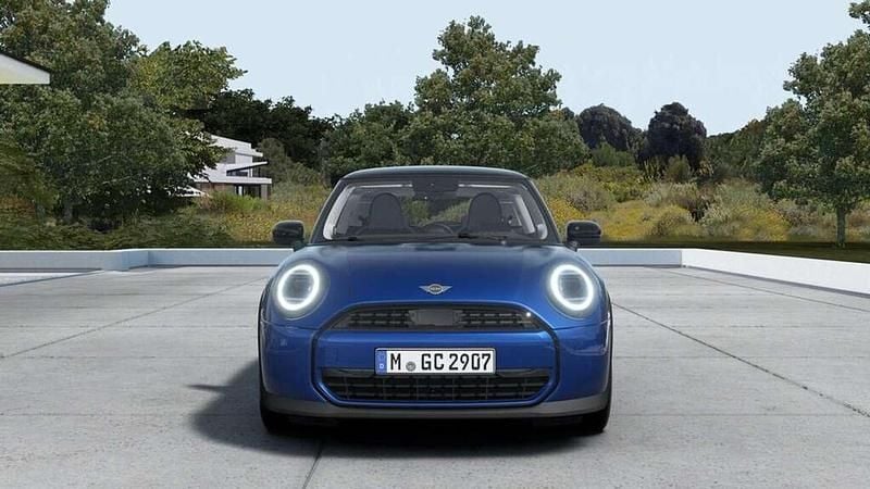 Nuova Mini Cooper Classic 114 kW (156 CV) 2026 Blazing blue Utilitaria