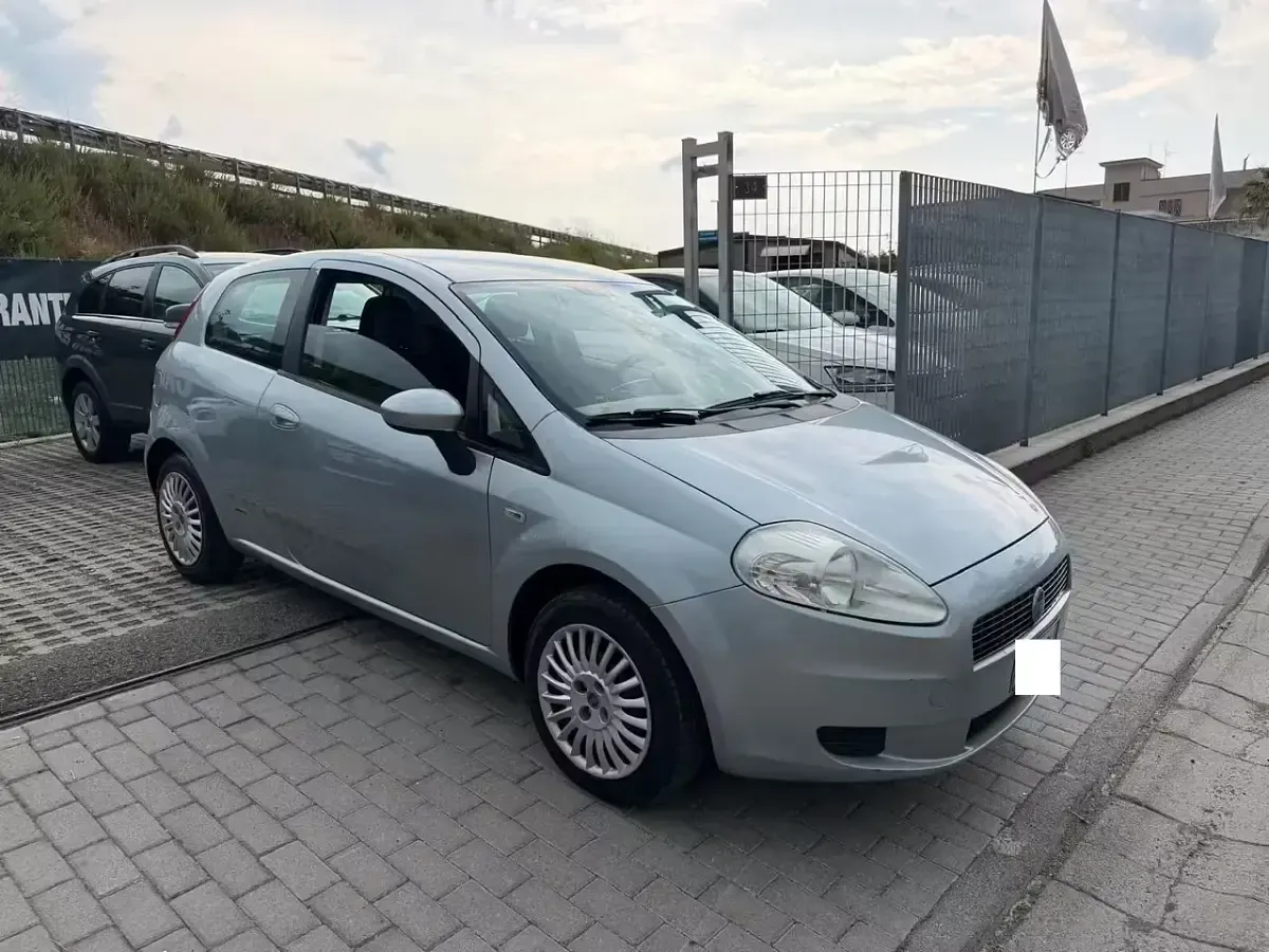 Usata Fiat Grande Punto Active 65 CV (47 kW) 2007 Argento Utilitaria