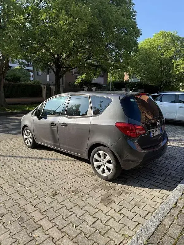 Usata Opel Meriva 95 CV (69 kW) 2011 Grigio Monovolume