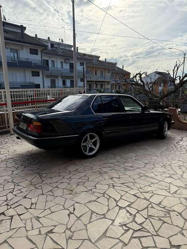 Begagnad BMW 735 Efficient Dynamics 220 HK (161 kW) 1988 Sedan