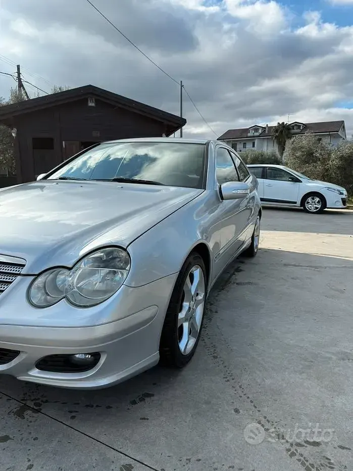 Usata Mercedes C220 Avantgarde 150 CV (110 kW) 2007 Grigio Coupé