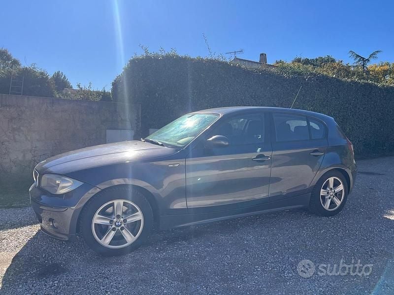 Usata BMW 118 122 CV (89 kW) 2006 Grigio Utilitaria