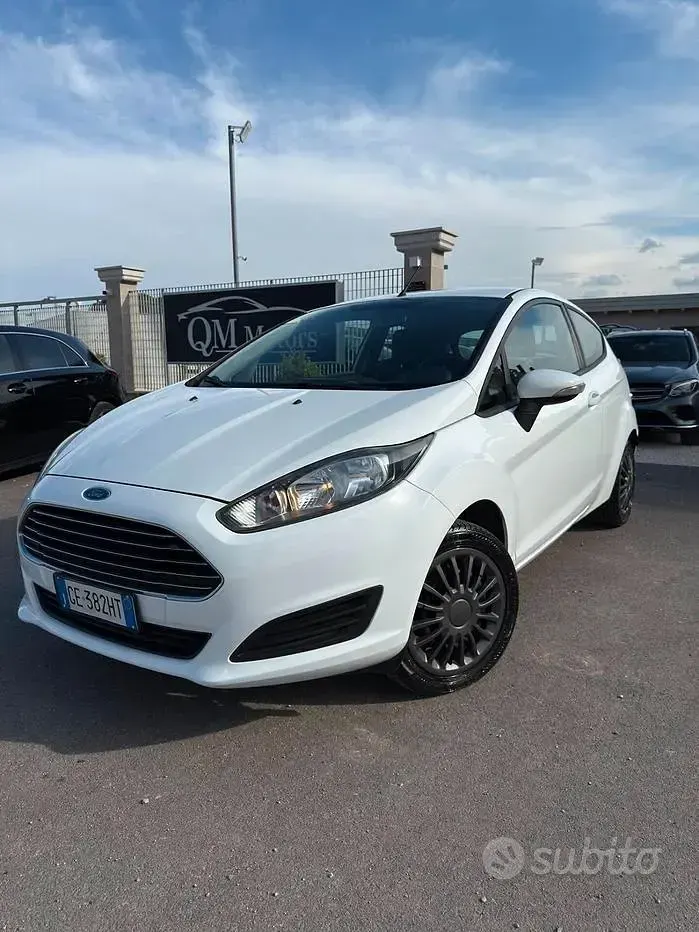 Usata Ford Fiesta Titanium 60 CV (44 kW) 2015 Bianco Utilitaria