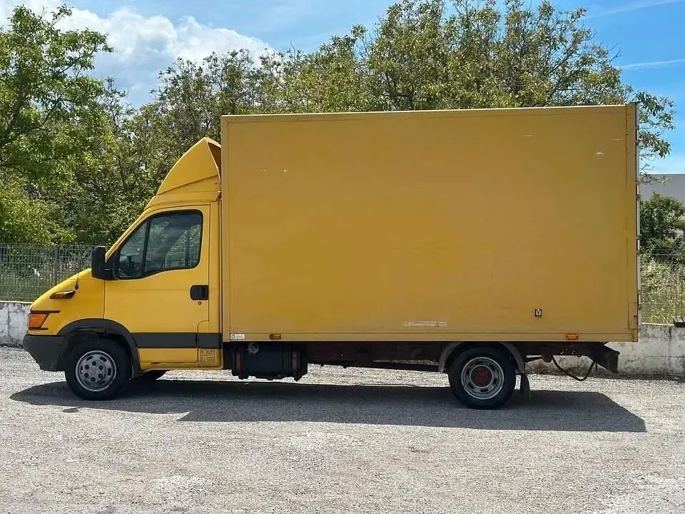 Usata Iveco Daily 85 CV (62 kW) 2001 Giallo