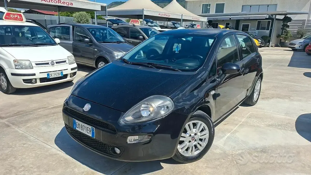 Usata Fiat Punto 77 CV (56 kW) 2012 Nero Utilitaria