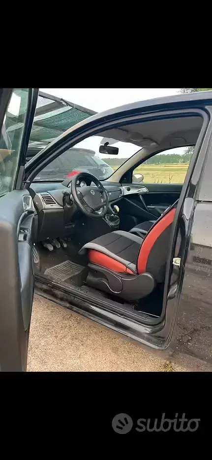 Usata Lancia Ypsilon 60 CV (44 kW) 2008 Nero Utilitaria