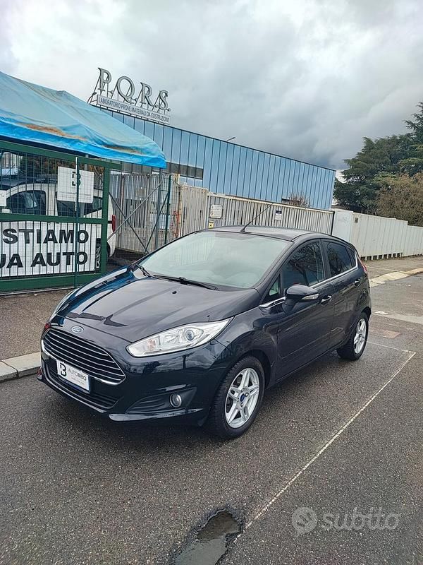 Usata Ford Fiesta Titanium 97 CV (71 kW) 2013 Nero Utilitaria