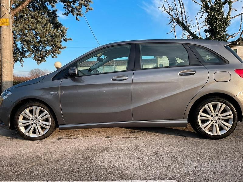 Usata Mercedes B180 2012 Grigio Monovolume