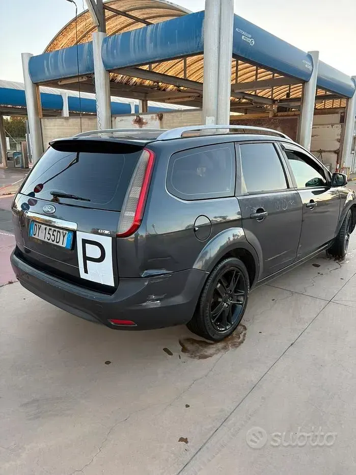 Usata Ford Focus 100 CV (73 kW) 2009 Grigio Station wagon