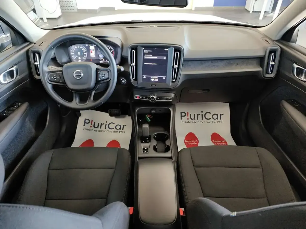 Usata Volvo XC40 Momentum 129 CV (94 kW) 2022 Bianco SUV
