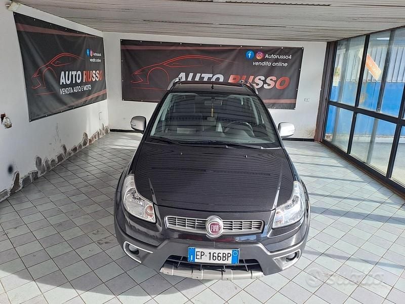 Usata Fiat Sedici 120 CV (88 kW) 2012 Grigio SUV