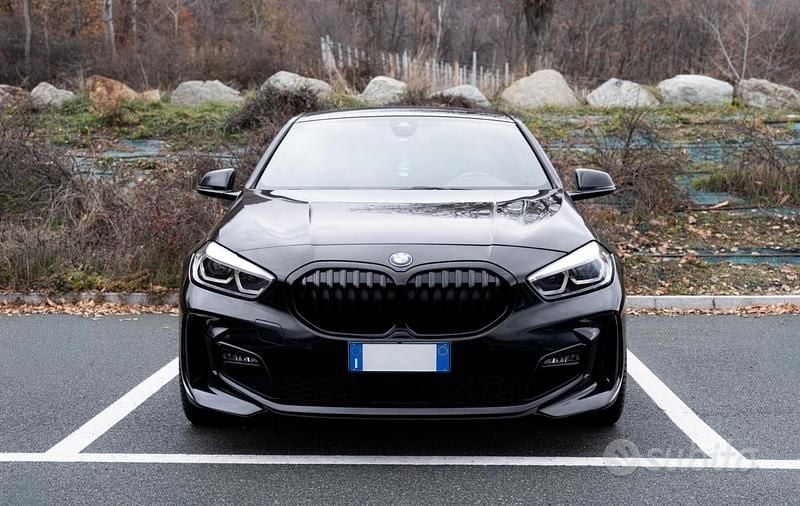 Nero Usata 2019 BMW 118 Due volumi | 22.000 € (Buon prezzo) - Immagine 1/4