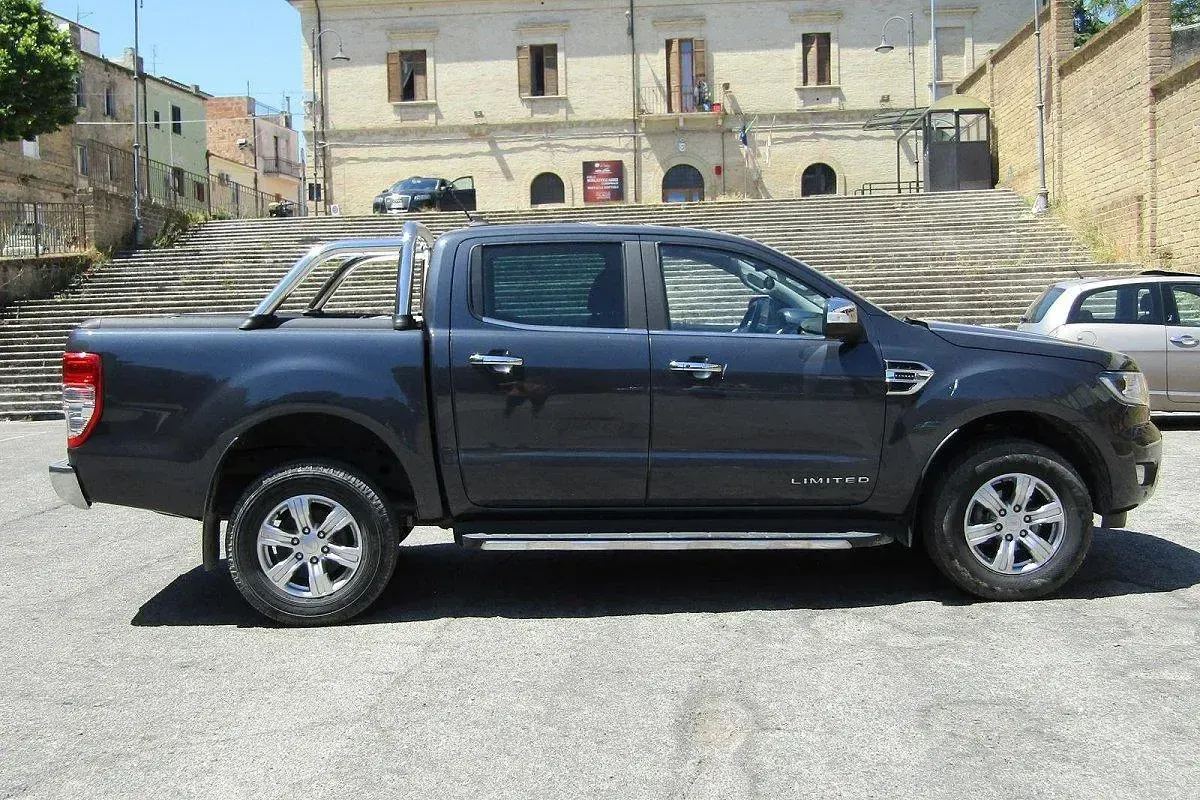 Usata Ford Ranger Limited 169 CV (124 kW) 2021 Grigio Pick-up