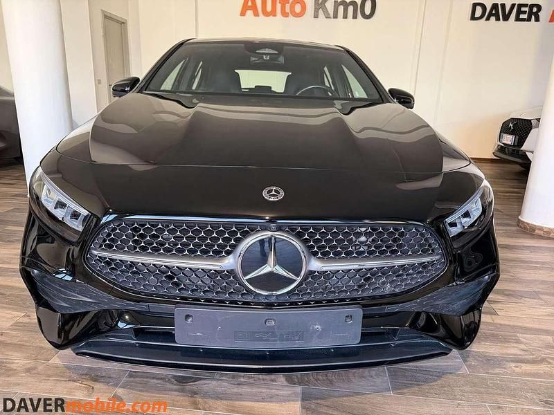 Usata Mercedes A180 AMG Line Premium 116 CV (85 kW) 2024 Nero Utilitaria