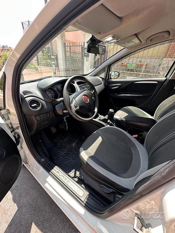 Usata Fiat Grande Punto 75 CV (55 kW) 2012 Bianco Utilitaria