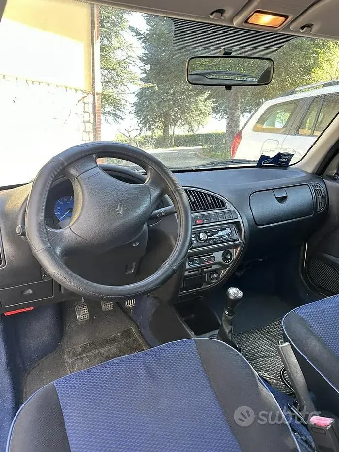 Usata Citroën Saxo 57 CV (41 kW) 2002 Bianco Utilitaria