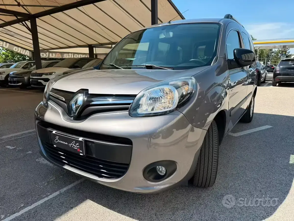 Usata Renault Kangoo LIMITED 114 CV (83 kW) 2017 Grigio Monovolume