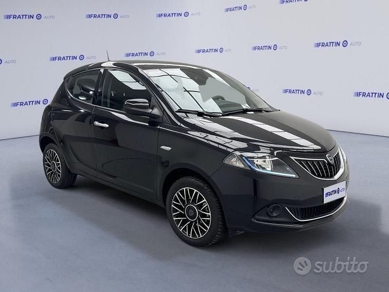 Usata Lancia Ypsilon S 70 CV (51 kW) 2024 Grigio pietra Utilitaria